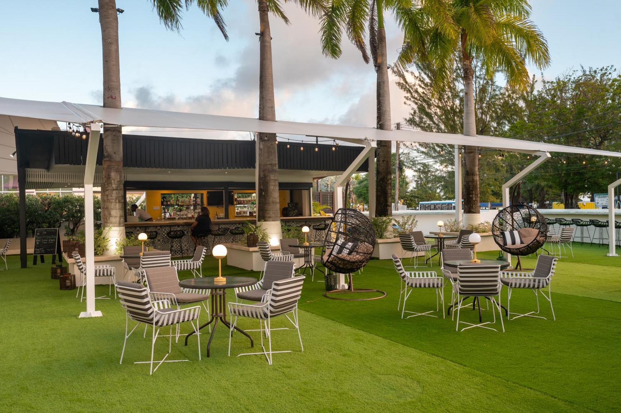 The Rockley By Ocean Hotels - Breakfast Included Бриджтаун Екстериор снимка